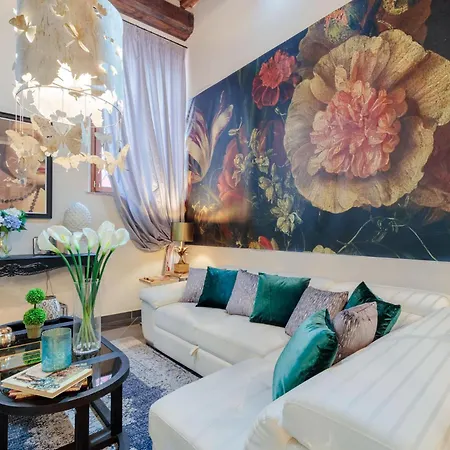 Casa Eda, Modern Contemporary Inside The Walls Of Apartment Lucca
